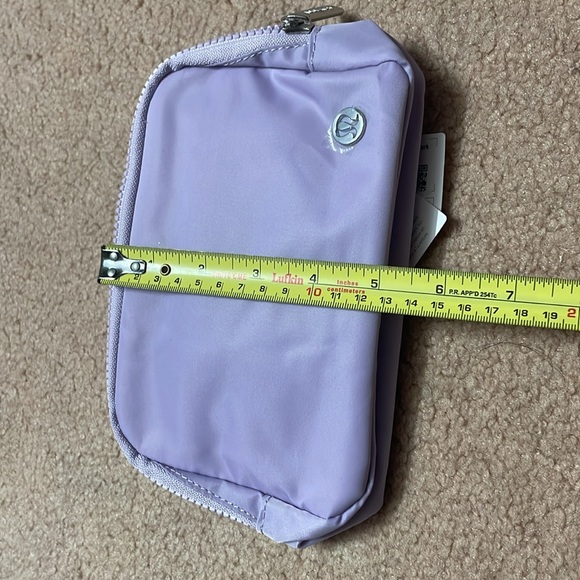 Lululemon everywhere belt bag wordmark 1L - Picture 5 of 6